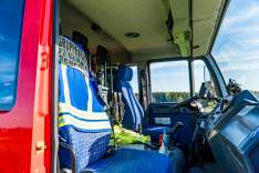 Fahrerraum: Funkgeräte, Verkehrsleitkellen, Schlüsselkasten, Gasmessgerät, LARDIS Navigationsgerät