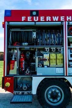 G4: Schnellangriffsschlauch, B-Schläuche, Strahlrohre, Schaumausrüstung, Feuerlöscher, Werkzeugkoffer, Schnellangriffsverteiler, Ölbindemittel