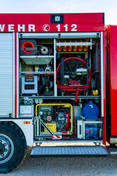 G2: Stromerzeuger, Geräte zur Beleuchtung, Verkehrsleitkegel, Verkehrswarnblitzer, Schaumrohr, Wassersauger, Überdrucklüfter, Wathosen, Fernbedienung für Lichtmast