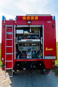 GR: Feuerlöschkreiselpumpe, Systemtrenner, Kupplungsschlüssel, Sammelstück, Mehrzweckleinen, Feuerwehrleinen, Saugkorb, Verteiler, Fernbedienung für Lichtmast