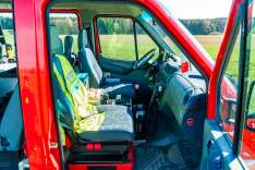 Fahrerraum: Schlüsselkasten, Funkgeräte, Gasmessgerät, Handlampen, Einsatzpläne, LARDIS Navigationsgerät