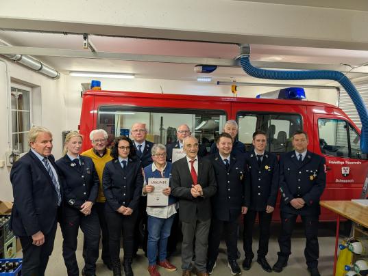 Die Geehrten der Dienst- & Generalversammlung 2026 mit Bürgermeister Böhm und Vorsitzender Franziska Preißler